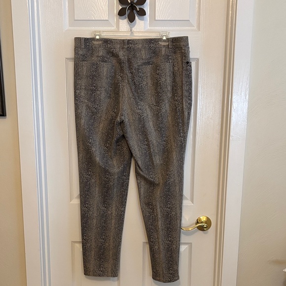 Vanilla Star Women’s Black and Gray 5-Pocket Straight Leg Jeans size 14 EUC - Picture 4 of 9